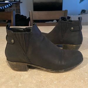 Black booties 7.5